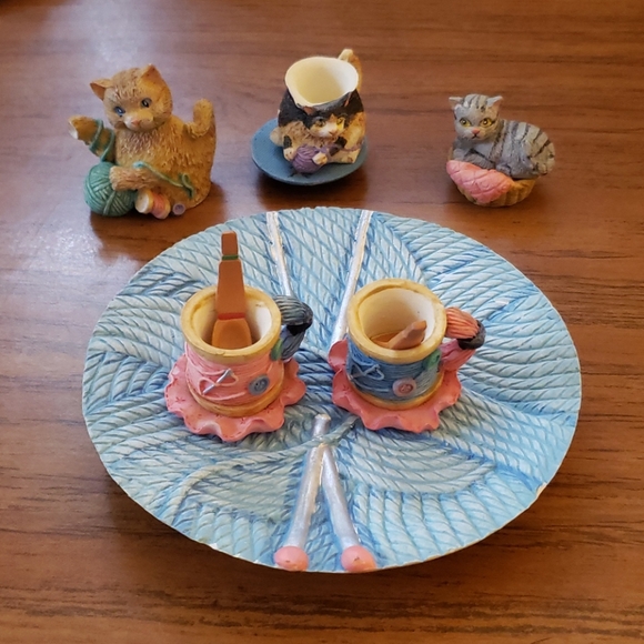 Other - Miniature kitten and yard teaset